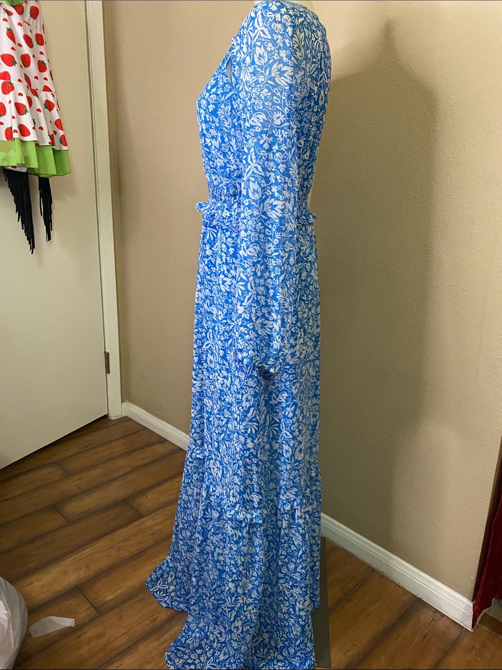 Avec Les Filles Blue and White Floral tiered full flowy skirt Maxi Dress 6 - Picture 8 of 12